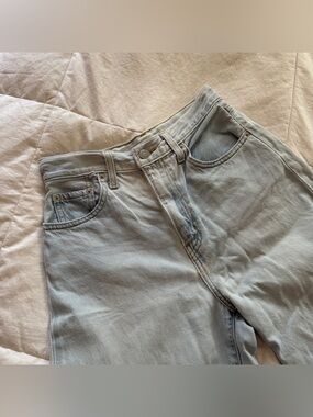 Levi Lightwash Jeans Loose Taper Size 25